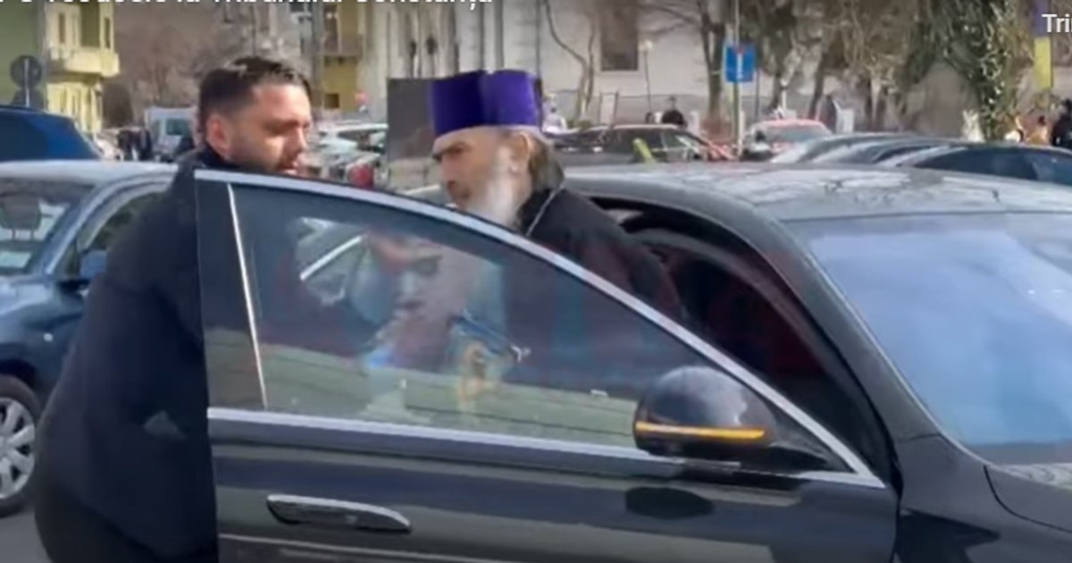 Preoții din Constanța cumpără un Mercedes de 147.000 de euro pentru IPS Teodosie. Preoții din Constanța cumpără un Mercedes de 147.000 de euro pentru IPS Teodosie.