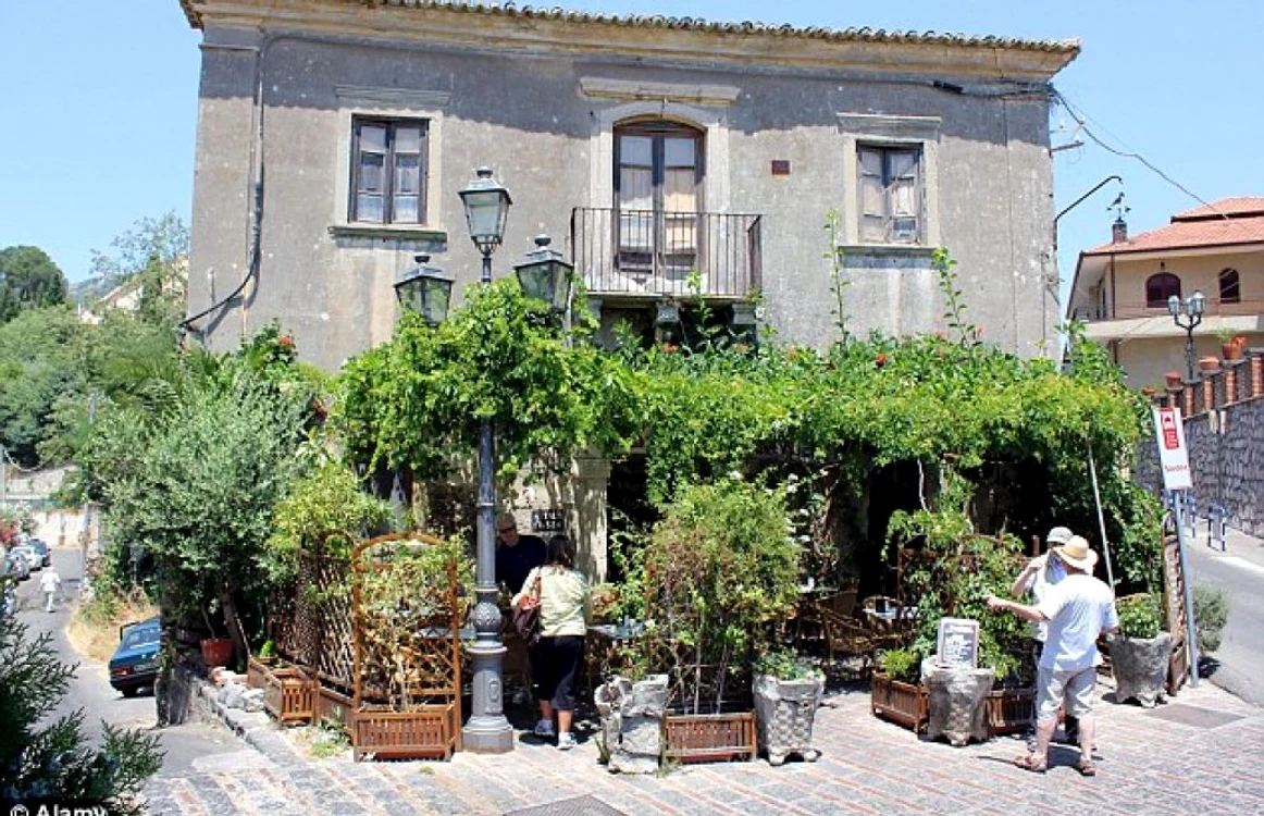 Barul Vitelli din Savoca este una dintre destinaţiile legate de filmul „Naşul”/FOTO Daily Mail