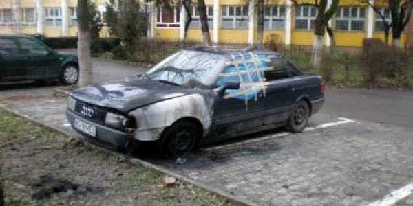 Târgu Mureş: Maşină incendiată intenţionat