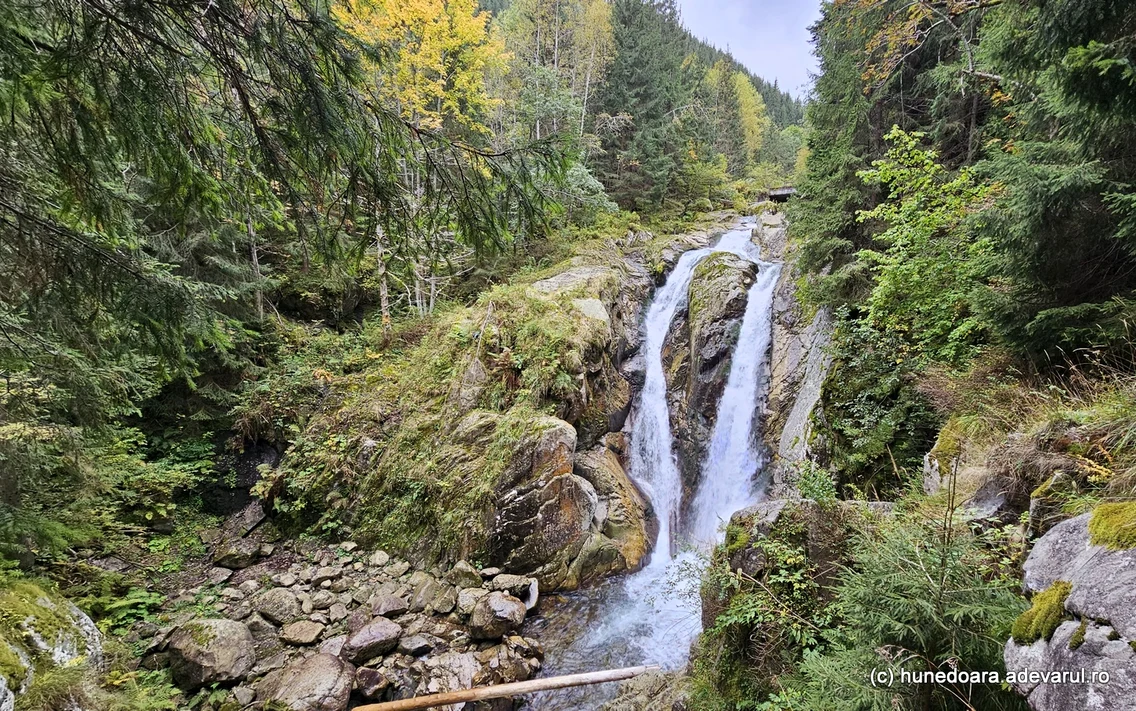Cascada Lolaia si Valea Nucsoarei Pietrele din Retezat  Foto Daniel Guță  ADEVĂRUL (6) JPG