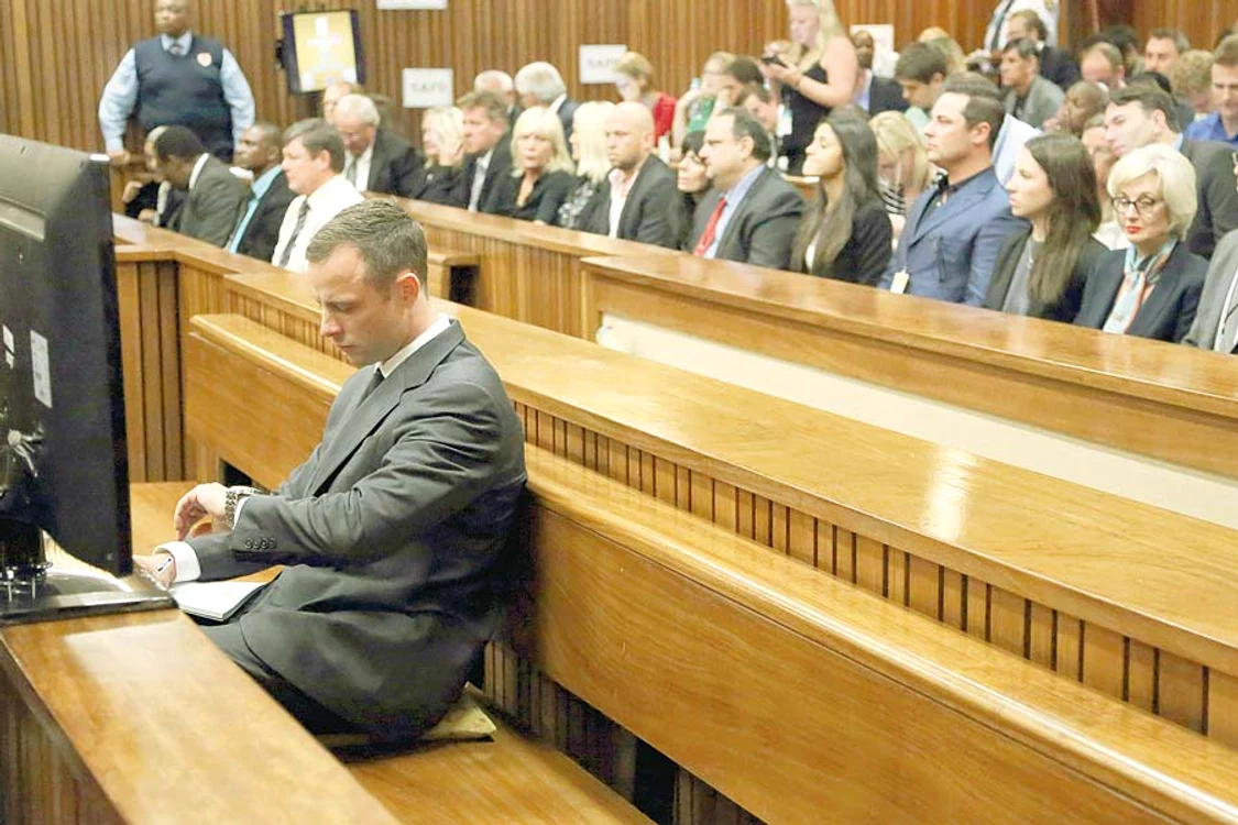 
    La prima sa audiere  în procesul pentru  omor, Oscar Pistorius  nu a părut să regrete  nimic din ce  s-a întâmplat  (Fotografii: Reuters)  