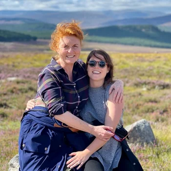 Prințesa Eugenie și mama ei, Ducesa de York Sarah Ferguson. FOTO: Instagram