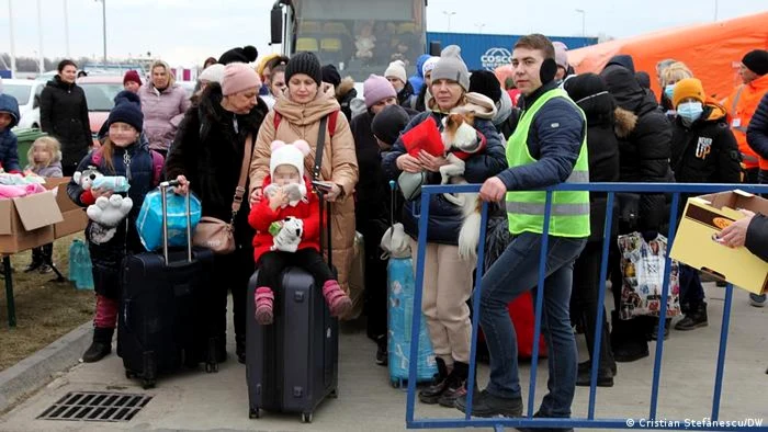 Refugiaţi ucraineni, în marea majoritate femei şi copii, la sosirea în România la Isaccea