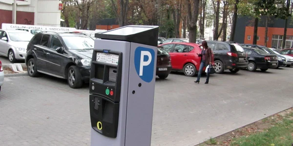 Primăria face venituri din taxarea şoferilor