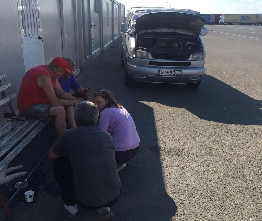 Familia bărbatului decedat a trecut prin momente îngrozitoare în Vama NădlacFoto: Vasile Cârstoc