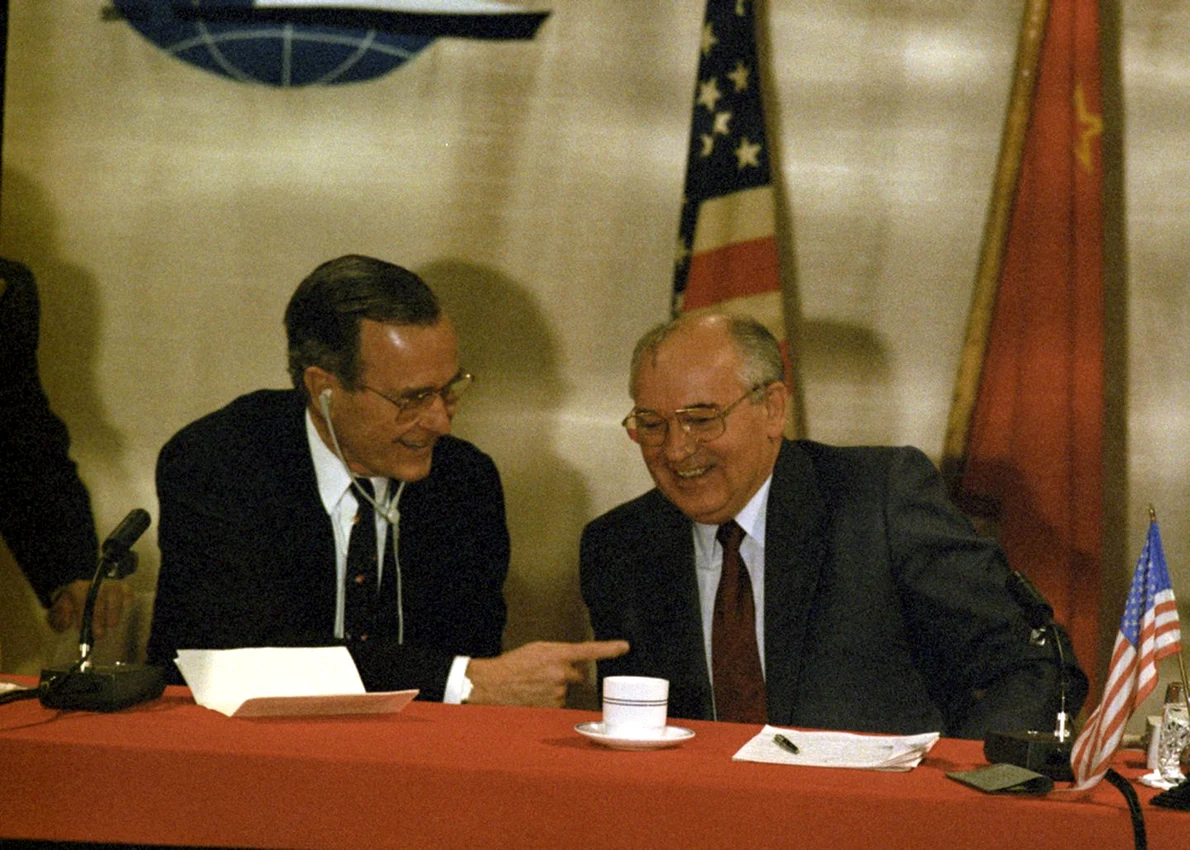 George Bush și Mihail Gorbaciov (© Yuriy Somov / RIAN archive 667881 / Commons:RIA Novosti)