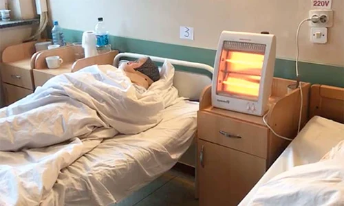 Şi iarna trecută bolnavii internaţi la Spitalul de Urgenţă din Craiova au fost nevoiţi să şi aducă de acasă radiatoare şi aeroterme jpeg