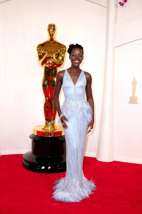 Lupita Nyong'o, într-o rochie albastră la Premiile Oscar 2024