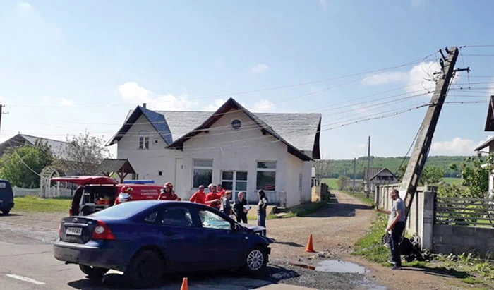 
    Pompierii  au dus victimele  la spital   