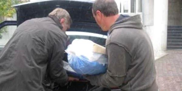 Craiova: Falsificatori de carduri puşi pe liber de magistraţii din Gorj