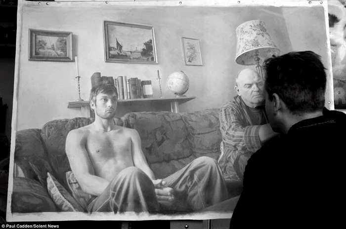 Fotografie în creion realizată de Paul Cadden