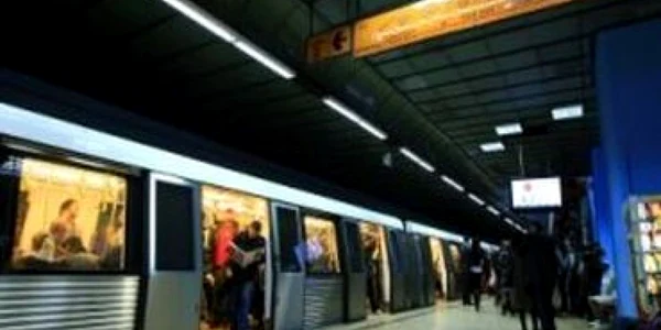 Bucureşti: Circulaţia s-a reluat pe tronsonul Eroilor-Preciziei