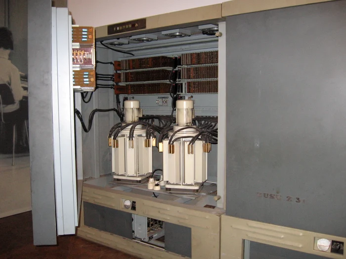 Memorie cu tambur magnetic dintr-un Z31 FOTO wikipedia