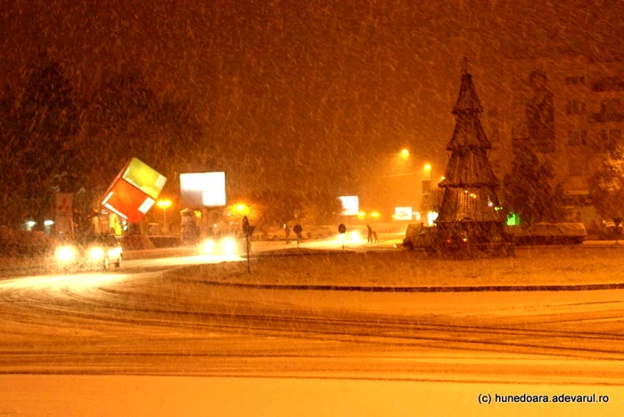 Devenii care vor întâmpina probleme din cauza ninsorilor pot apela la dispeceratul primăriei. FOTO: Daniel Guţă. ADEVĂRUL.