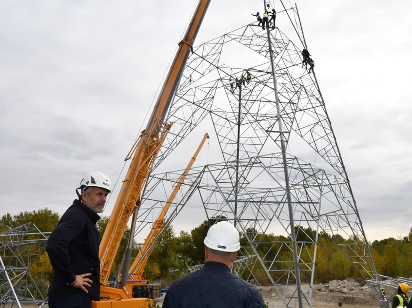 România are resurse uriașe, dar plătim cea mai scumpă energie și o mai și importăm. Soluțiile recomandate de experți ANALIZǍ