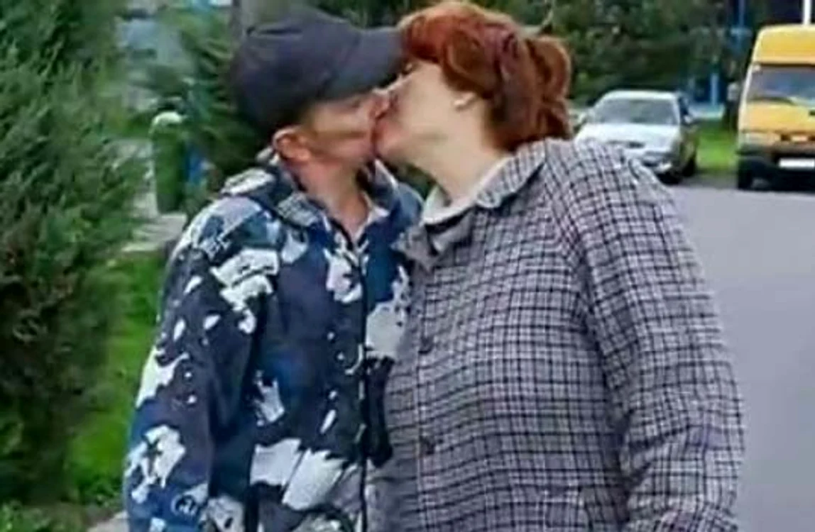 Cei doi au rămas fără un acoperiş asupra capului 