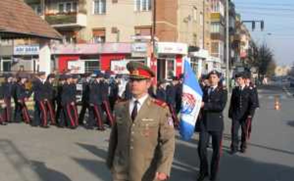 Defilarea elevilor Colegiului Militar Liceal „Mihai Viteazul“ 