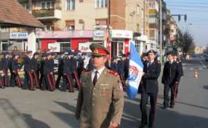 Defilarea elevilor Colegiului Militar Liceal „Mihai Viteazul“ 