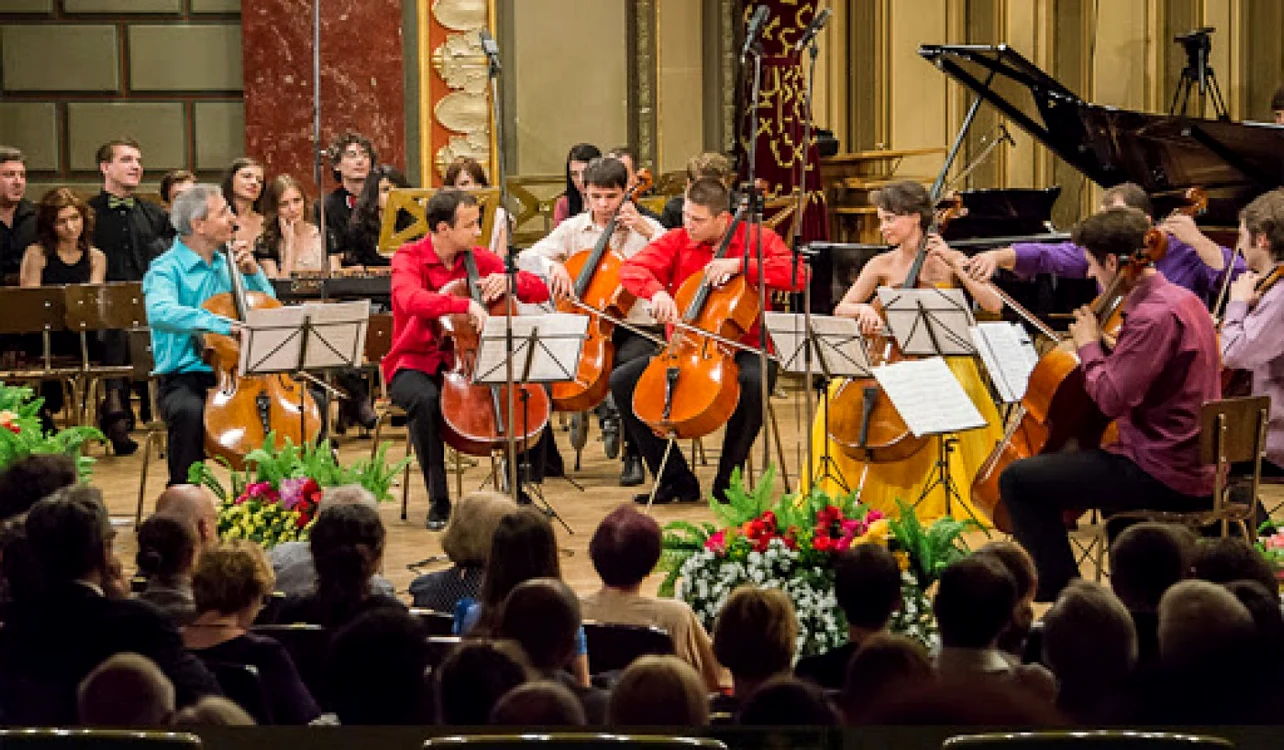 Ansamblul Violoncellissimo, condus de Marin Cazacu
