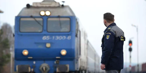 Polițiștii de frontieră l au prins pe falsul medic în tren, la Vama Curtici jpeg