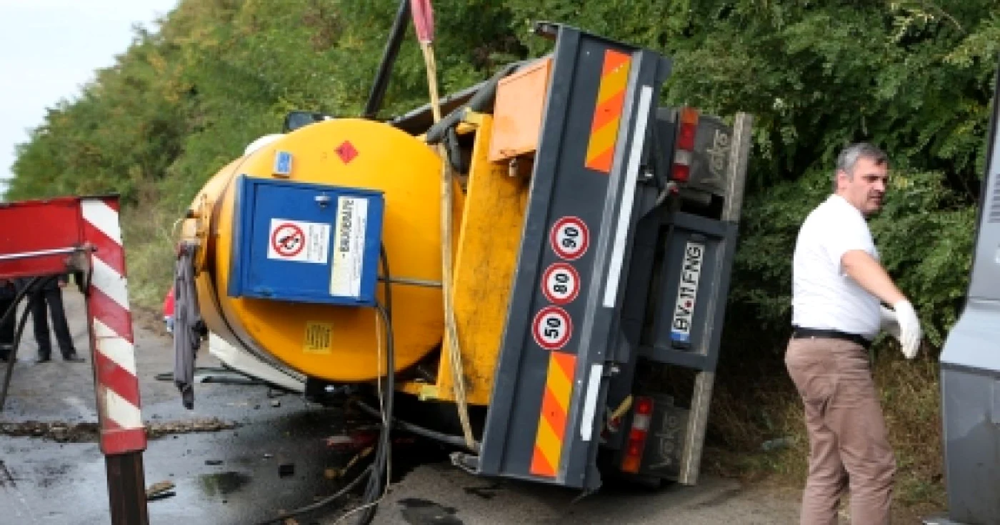 Braşov: FOTOGALERIE / Şoferul cisternei este vinovat de tragedia de pe DJ103D (UPDATE)