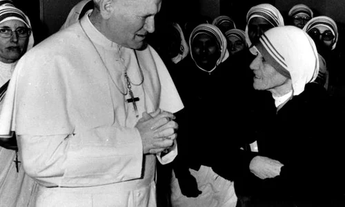 Momentul întâlnirii dintre Papa Ioan Paul al II lea și Maica Tereza jpeg
