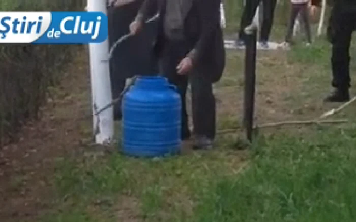 Şarpele a fost pus într-un butoi. FOTO: stiridecluj.ro