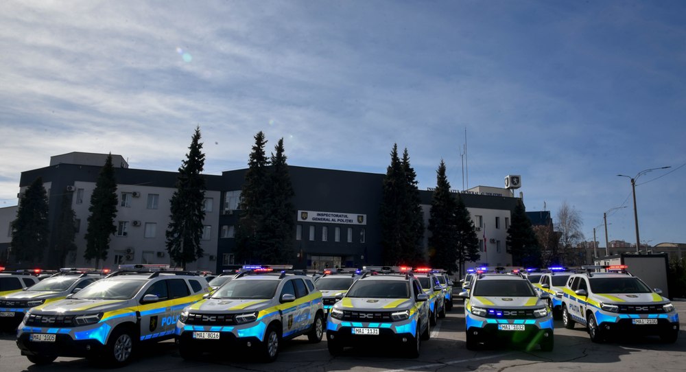 Polițiștii moldoveni au primit mașini noi. Multe dintre ele, oferite de Guvernul României