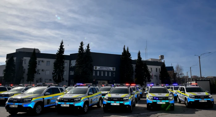 Guvernul României a oferit 46 de mașini poliției Republicii Moldova. FOTO: Politia.md