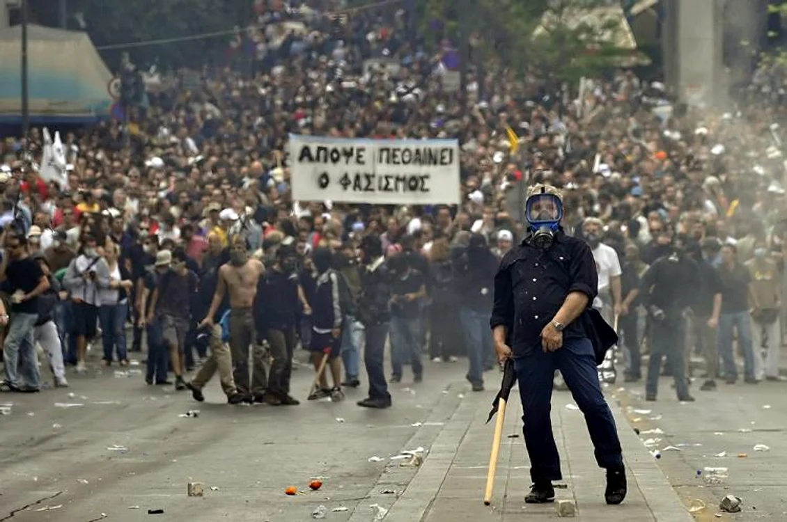 Mii de greci au protestat faţă de măsurile de austeritate