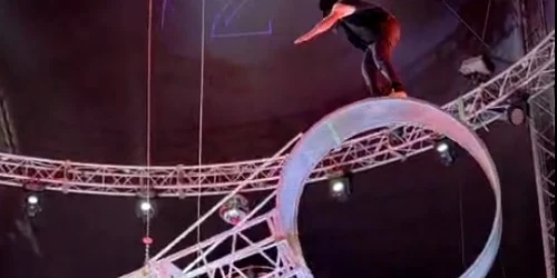 acrobat circul bellucci jpg