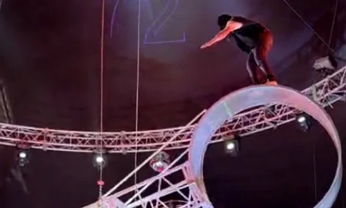 acrobat circul bellucci jpg