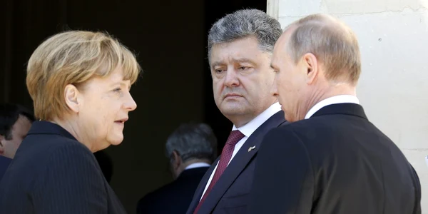  Vladimir Putin - Petro Poroşenko si Angela Merkel la castelul din Benouville FOTO Reuters 
