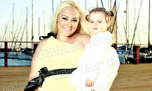 Fetiţa Giuliei,  Caroline, are doar  un an şi jumătate, dar  ştie că în burtica  mamei „se coace”  o surioară jpeg