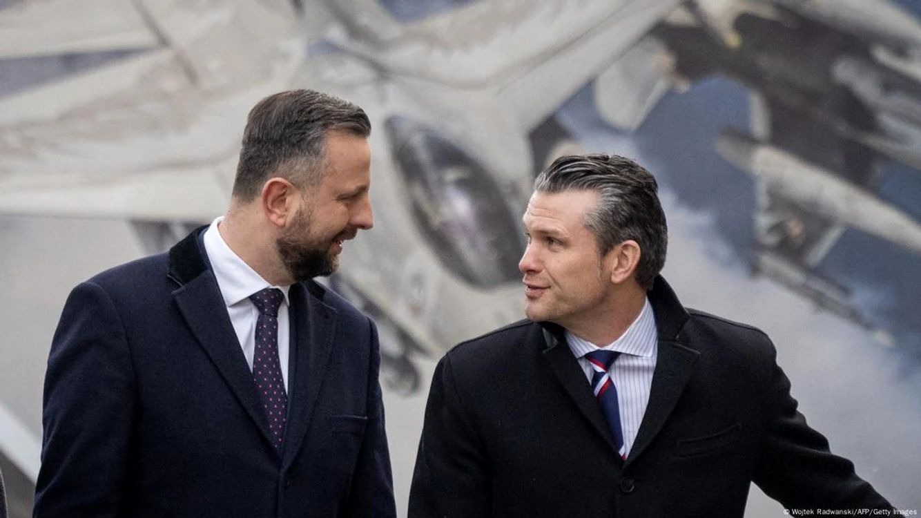 Secretarul apărării Pete Hegseth (dreapta) şi omologul său polonez Wladyslaw Kosiniak-Kamysz 
