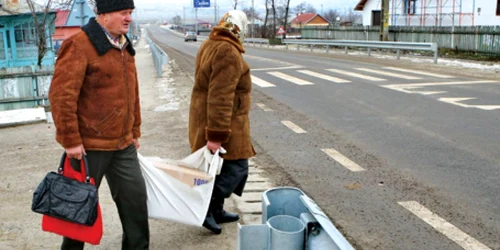 Localnicii din Uricani au o singură zebră ca să tranverseze ruta ocolitoare a Iaşiului