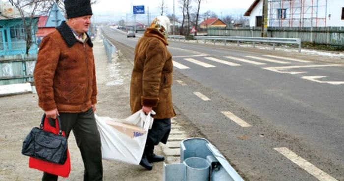 Localnicii din Uricani au o singură zebră ca să tranverseze ruta ocolitoare a Iaşiului