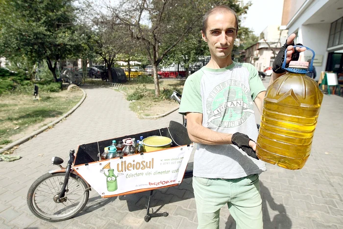 “Uleiosul” se plimbă prin Bucureşti cu cargo-bicicletaFoto: Dorin Constanda