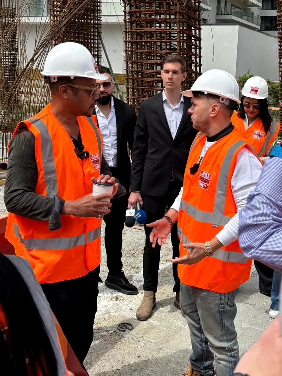 Actorul american ajută la strângerea de fonduri pentru spitalul de copii. foto: FB/Codin Maticiuc