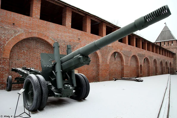 Tun ML-20, expus în Muzeul Militar din Smolensk (© Wikimedia Commons)
