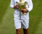 Novak Djokovic cu trofeul Wimbledon 2019 FOTO Guliver / Getty Images / Shaun Botterill