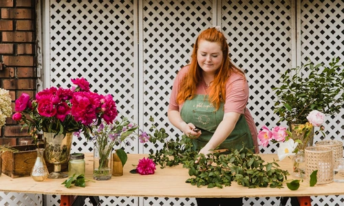 femeie antreprenor magazin flori 8279013 jpg