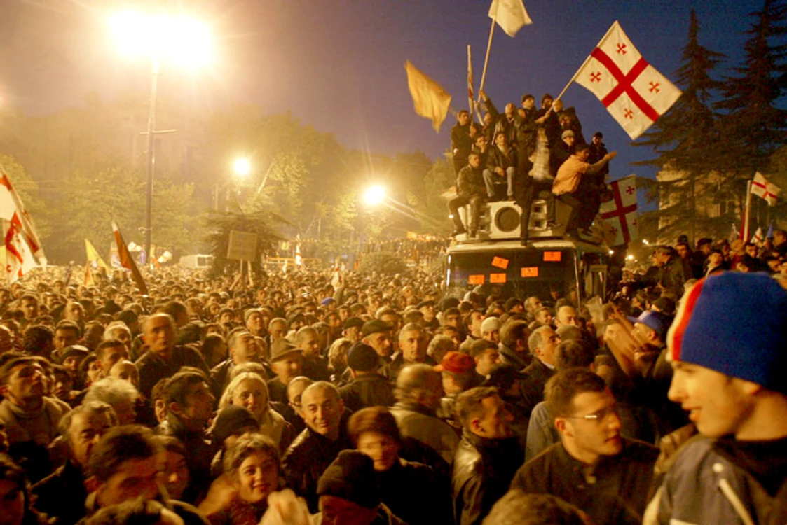 Revoluţia Trandafirilor din Georgia, 2003