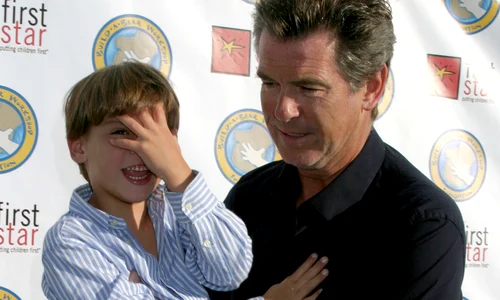 Pierce Brosnan a adoptat copiii soției după ce ea a murit  5 sursa   Shutterstock jpg