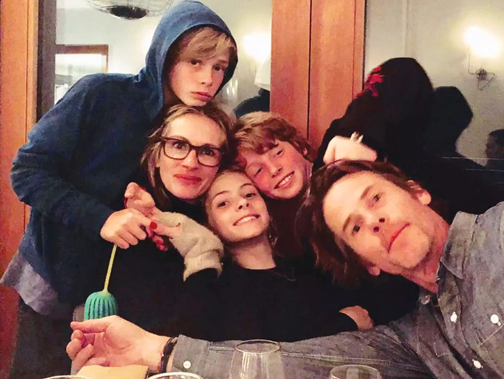 Julia Roberts şi Danny Moder s-au pozat cu cei trei copii ai lor, Hazel, Phinnaeus şi Henry