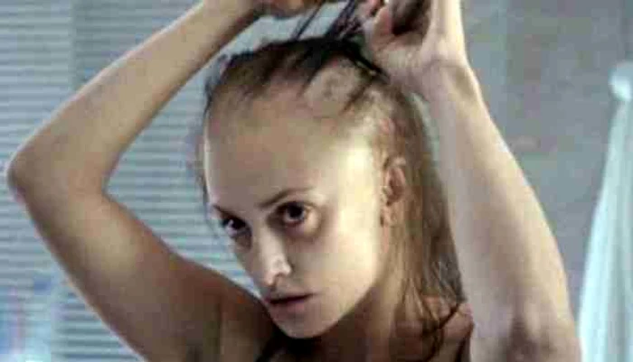 
    Frumoasa brunetă a renunțat la imaginea ei impecabilă pentru un rolFoto: dailymail.co.uk  