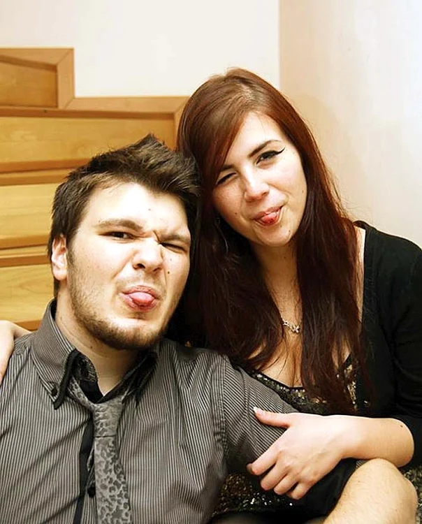 Raluca a fost scoasă la timp din club, dar ✝ Paul a fost “înghiţit” de flăcări