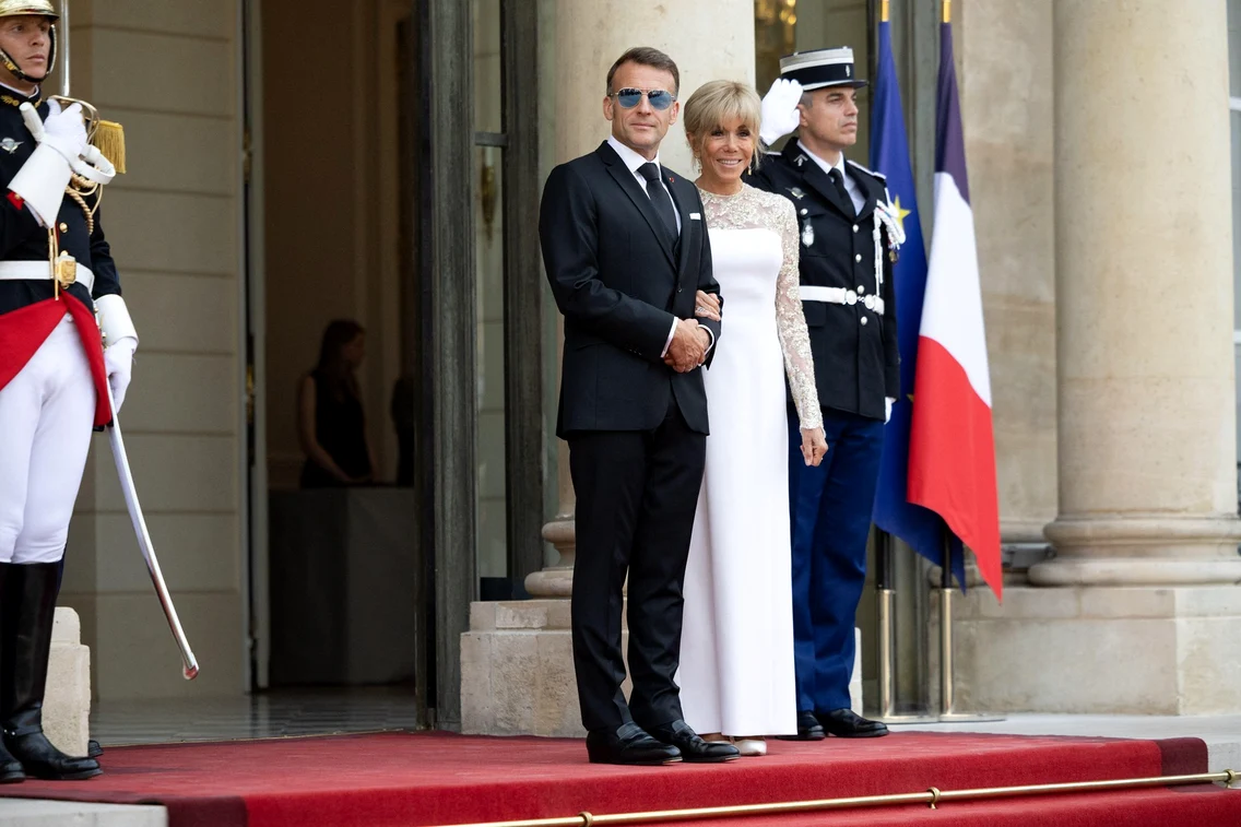 Emmanuel Macron și Brigitte Macron la dineul de stat pentru Regele Rama X al Thailandei. FOTO: Profimedia