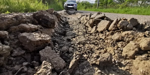 drumul de pe malul lacului cincis foto daniel guta adevarul