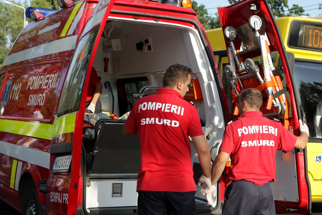 
    Paramedicii SMURD l-au resuscitat timp de oră fără succes însă (foto: arhivă)  